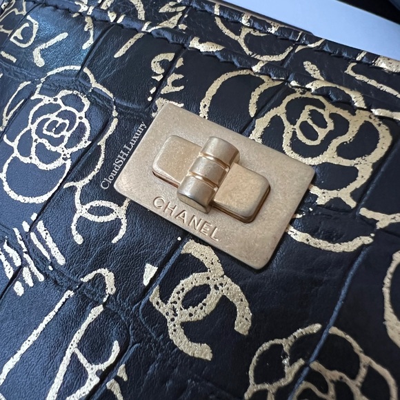 Auth Chanel Croc Embossed Graffiti Flat Card Holder - Unused - Picture 3 of 10